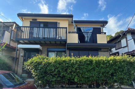 【千葉県佐倉市】外壁ND-250×屋根ホワイト×付帯部ブラックで清潔感と引き締まりを両立した外装塗装｜築約30年 木造二階建て