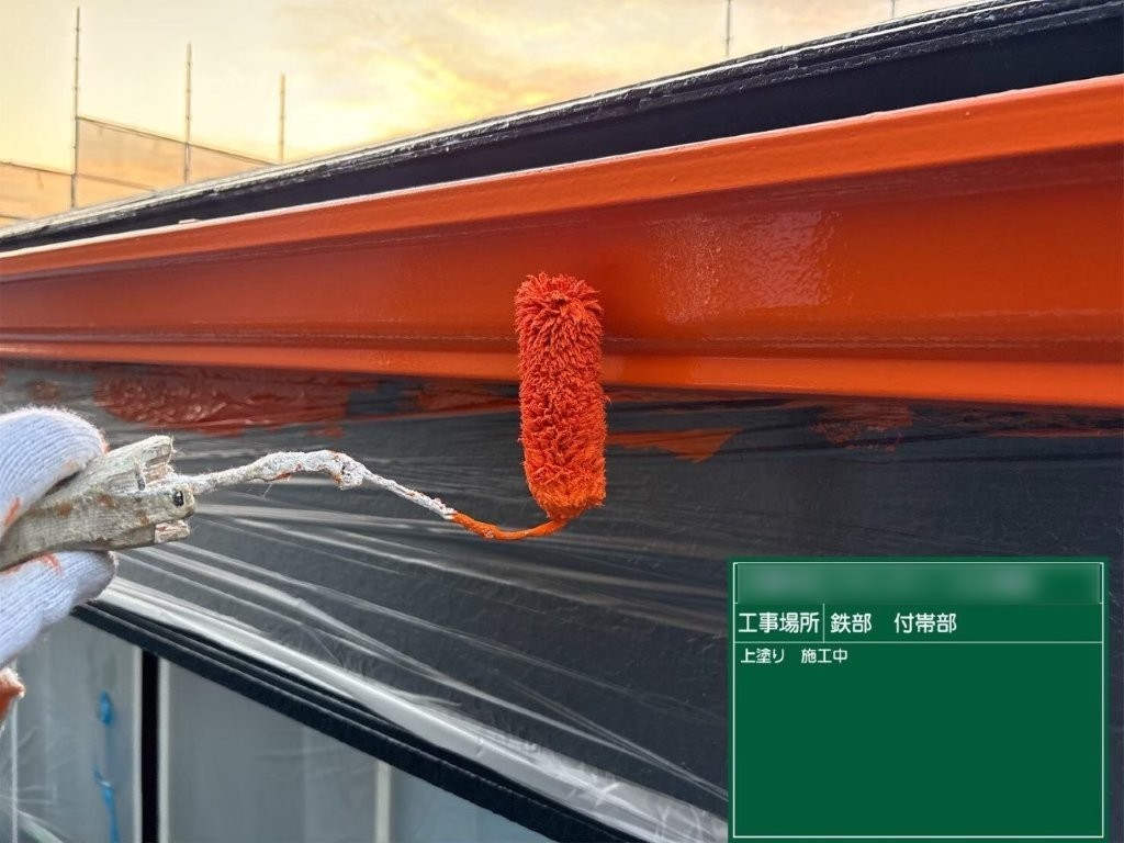 千葉市花見川区K様邸 雨樋 上塗り施工中 横樋 塗装作業
