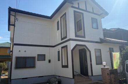 千葉県四街道市 K様邸 戸建て住宅 外壁ND174ベージュ系 屋根ブラック 付帯部黒 施工後外観